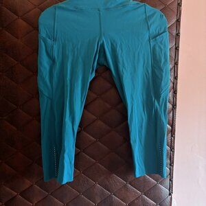 LULULEMON CAPRI LEGGINGS WITH POCKETS SIZE 12